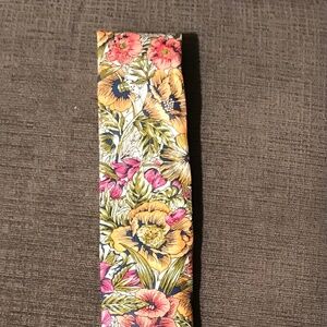 NWOT Beespoke Men’s Floral skinny Tie multicolored